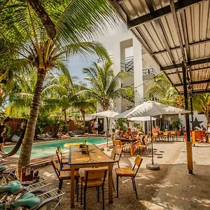  Albergue Che & Bar Adults Only